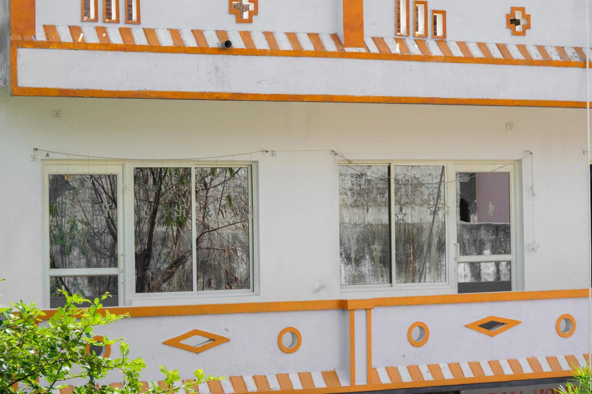 Karma Hostel Khajuraho Exterior photo